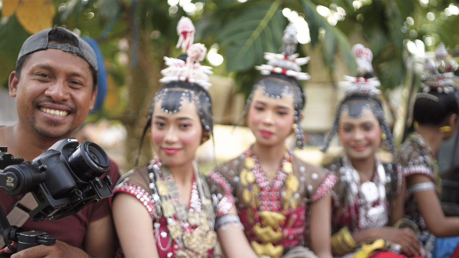 Cerita Perjalanan Saya Mendokumentasikan Tarian Lariangi Kaledupa